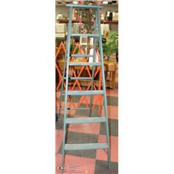 VINTAGE 6' LADDER