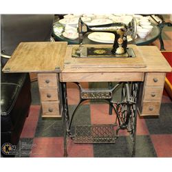 36) VINTAGE SINGER SEWING MACHINE