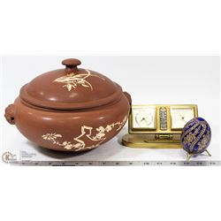CHINESE SOUP POT WITH GLASS DECORASTIVE EGG