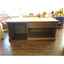 SOLID RECEPTIONIST DESK