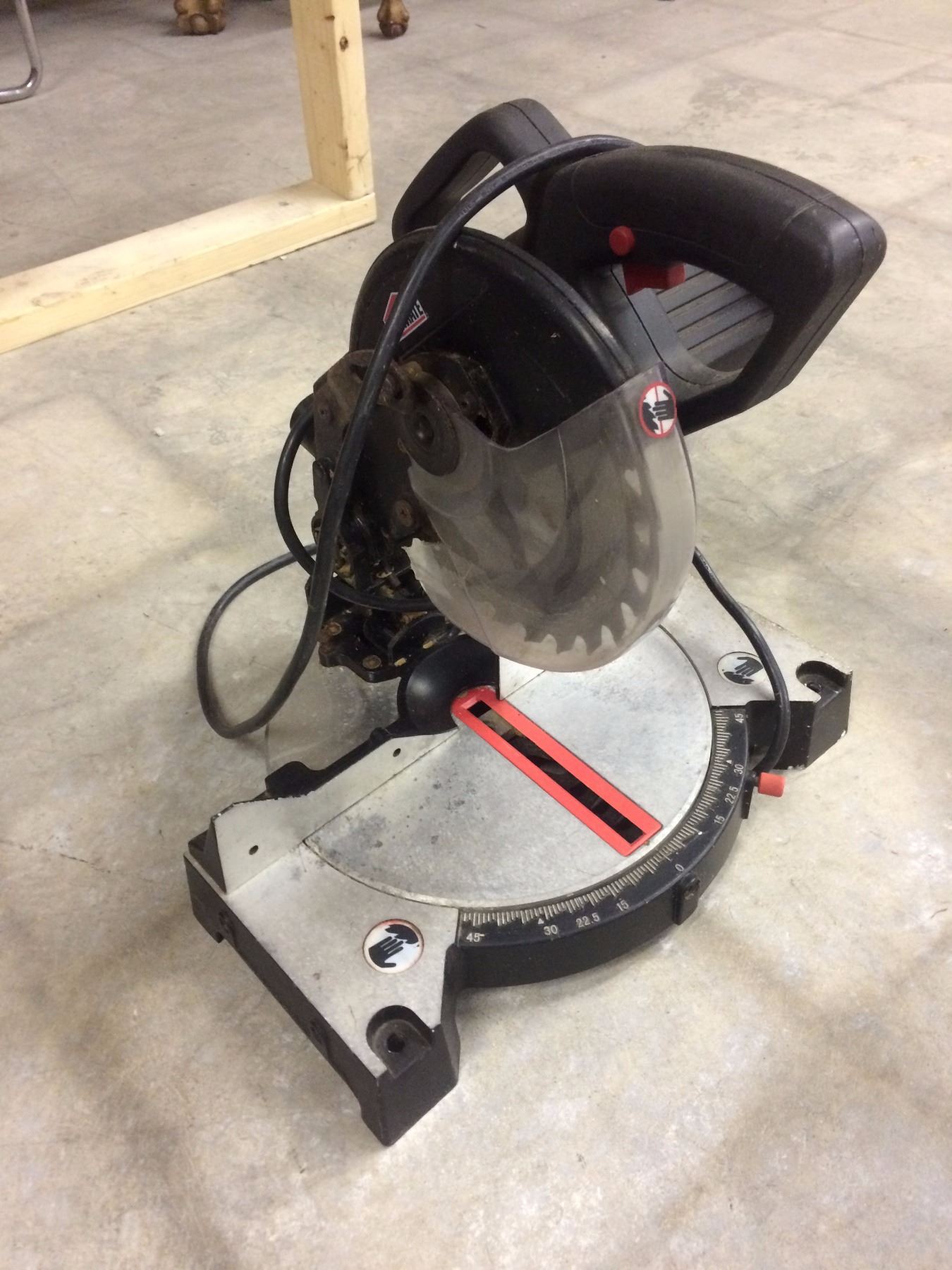 JOBMATE COMPOUND MITRE SAW (8 1/4 PO)