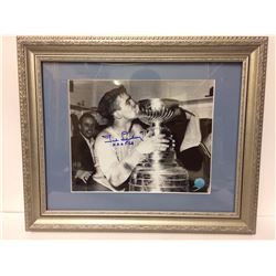 TED LINDSAY SIGNED & FRAMED STANLEY CUP PHOTO (HOF 1966)