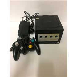 NINTENDO GAME CUBE SYSTEM W/ CONTROLLER