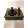 Image 1 : 1949 RCA Victor Victrola Bakelite Table Top Record Player model 45-J 2