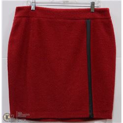 MID LENGTH KNIT SKIRT SIZE LRG