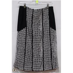 KNEE LENGTH CROC PRINT SKIRT SIZE SMALL