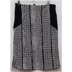 KNEE LENGTH CROC PRINT SKIRT SIZE MEDIUM