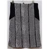 Image 1 : KNEE LENGTH CROC PRINT SKIRT SIZE MEDIUM