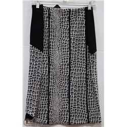 KNEE LENGTH CROC PRINT SKIRT SIZE LARGE