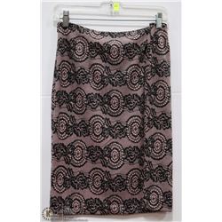 MID LENGTH PINK LACE PRINT SKIRT SIZE LARGE