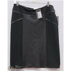 MID LENGTH SKIRT WITH WAFFLE ACCENT SZ MED