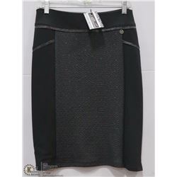 MID LENGTH SKIRT WITH WAFFLE ACCENT SZ LRG