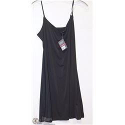 KNEE LENGTH ALINE SLIP SIZE MED