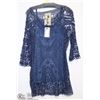 Image 1 : 3/4 LENGTH LACE TUNIC WITH TANK SIZE SMALL
