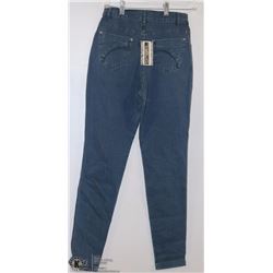 MEDIUM WASH DENIM JEANS SIZE 8