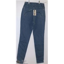 MEDIUM WASH DENIM JEANS SIZE 8