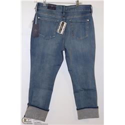 MEDIUM WASH CAPRI JEANS SIZE 12