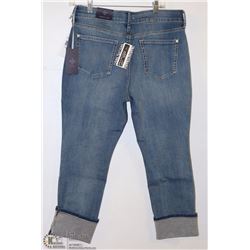 MEDIUM WASH CAPRI JEANS SIZE 14