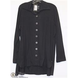 BUTTON UP LOW HEM SHIRT SIZE LARGE