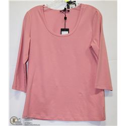 SCOOP NECK 3/4 SLEEVE TOP SIZE LARGE