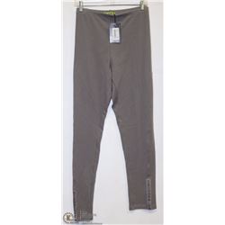 GREY LEGGINGS WITH BUTTON ACCENTS SIZE XL