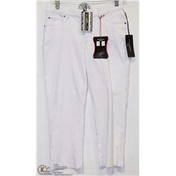 WHITE STRETCHY CAPRIS SIZE 4