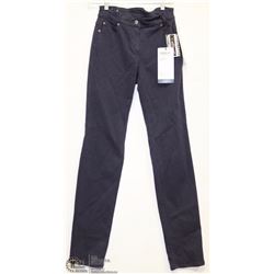 BUTTON UP STRAIGHT LEG JEANS SIZE 32