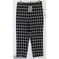 BLACK & WHITE PRINT CAPRIS SIZE 10