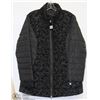 Image 1 : 3/4 LENGTH WITH FLOCKED PRINT COAT SIZE 8