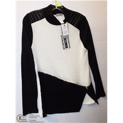 MOCK NECK SWEATER W/ZIP AND PLEATHER DETAILS SZ SM