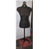 Image 1 : BLACK TORSO MANNEQUIN ON STAND