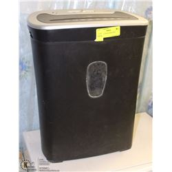 STAPLES PAPER SHREDDER