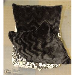 LOT OF 2 LARGE BASKETS & 2 DECORATIVE PILLOWS