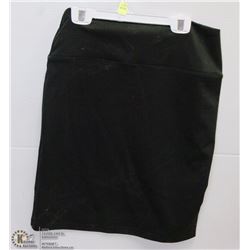 WOMENS SKIRT SIZE MEDIUM