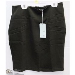 WOMENS SKIRT SIZE LARGE
