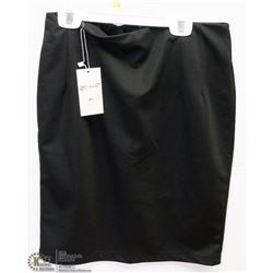 WOMENS SKIRT SIZE LARGE