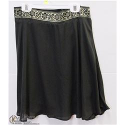 WOMENS SKIRT SIZE MEDIUM