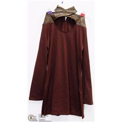 WOMENS DRESS SIZE MEDIUM