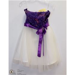 PURPLE AND WHITE DRESS SIZE LARGE