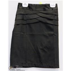 WOMENS SKIRT SIZE UNKNOWN
