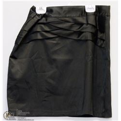 WOMENS SKIRT SIZE XXL