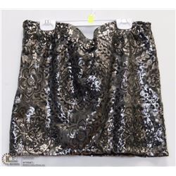 WOMENS SKIRT SIZE LARGE