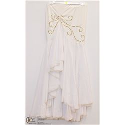 WOMENS WHITE CLOTHING SIZE UNKNOWN