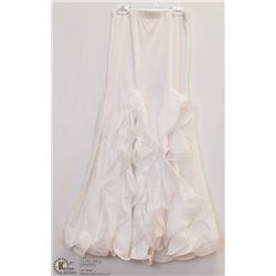 WOMENS WHITE CLOTHING SIZE UNKNOWN