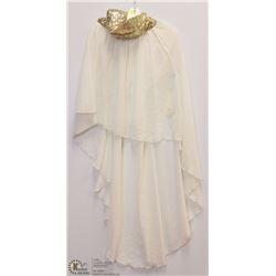 WOMENS WHITE CLOTHING ITEM SIZE UNKNOWN