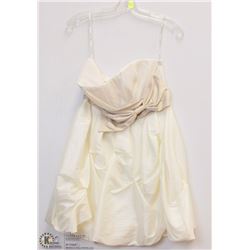 WHITE DRESS SIZE LARGE