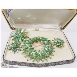 SHERMAN GREEN JEWELRY SET INCL 2 BROACHES & PAIR