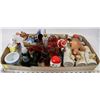 Image 1 : ESTATE FLA T OF ORNAMENTS AND SALT & PEPPER SHAKER