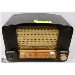1940" BAKELITE RADIO, NEEDS NEW CORD