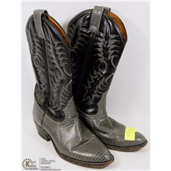 PAIR OF COWBOY BOOTS SIZE 7.5